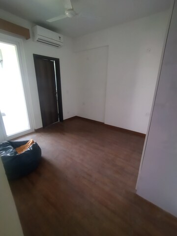 Room in 4 BHK Builder Floor at DLF Garden City Independent Floors, Sector 92 – for Rent