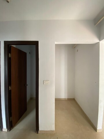 Room in 2 BHK Apartment at Lodha Downtown, Dombivli East – for Rent