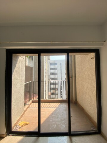 Room in 2 BHK Apartment at Lodha Downtown, Dombivli East – for Rent