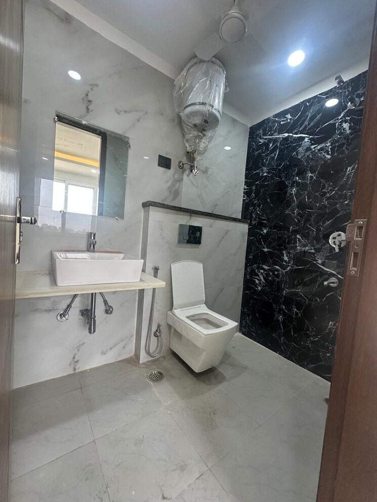 Bathroom, saket 2 Bedroom 900 Sq.Ft. Builder Floor In Saket Delhi 8393400
