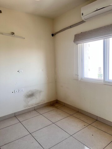 Room in 2 BHK Apartment at Prestige Song Of The South, Yelenahalli – for Rent