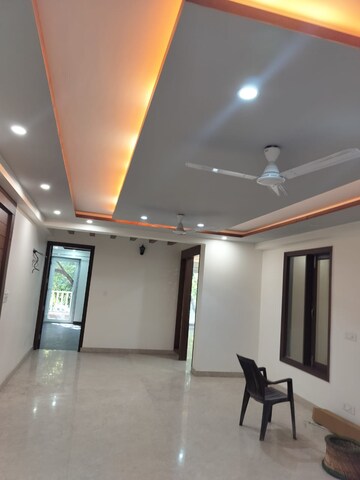 Furnished Amenities in 3 BHK Builder Floor at Ansal Sushant Lok I, Sector 43 – for Rent