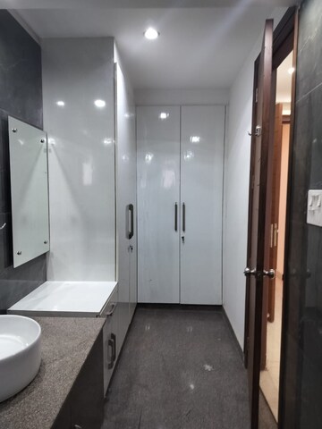 Building Lobby in 3 BHK Builder Floor at Ansal Sushant Lok I, Sector 43 – for Rent