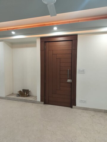 Room in 3 BHK Builder Floor at Ansal Sushant Lok I, Sector 43 – for Rent