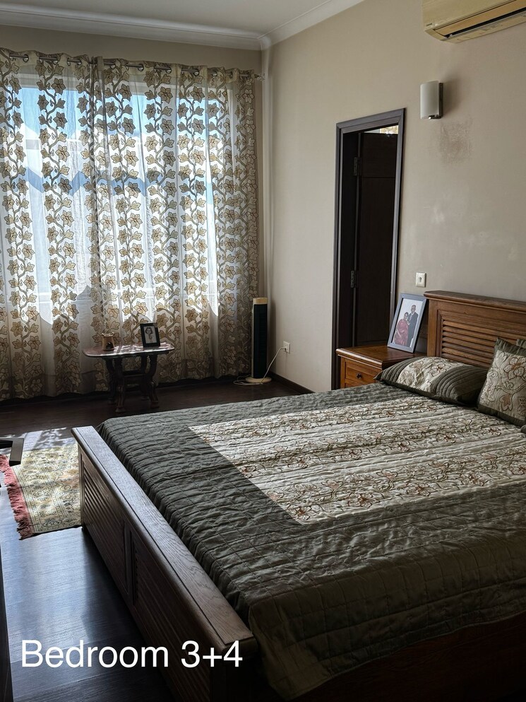 Bedroom, unitech-the-world-spa 4 Bedroom 4600 Sq.Ft. Apartment In Sector 30 Gurgaon 8393569