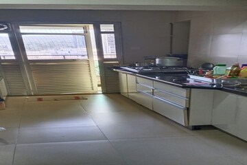 Room in 3 BHK Apartment at Kanakia Challengers, Kandivali East – for Sale
