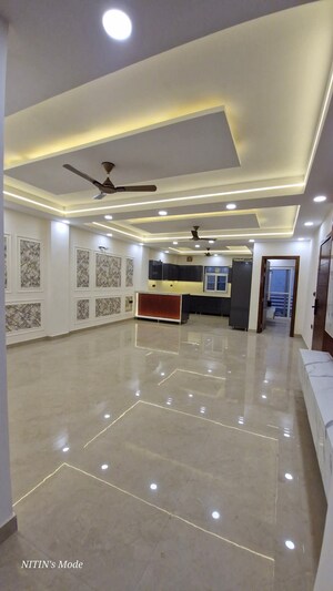 Parking in 3 BHK Builder Floor at Srishti Greenfield Homes, Green Fields Colony – for Sale