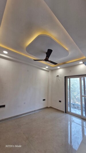 Room in 3 BHK Builder Floor at Srishti Greenfield Homes, Green Fields Colony – for Sale