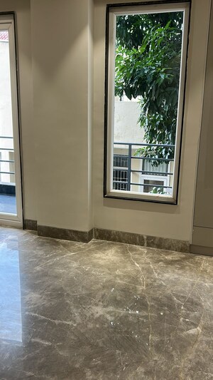 Room in 4 BHK Apartment at Central Park I, Sector 42 – for Sale