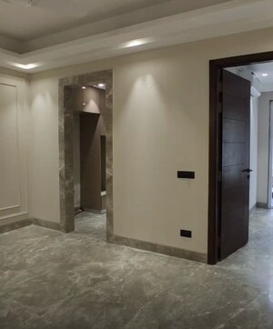 Building Lobby in 4 BHK Apartment at Central Park I, Sector 42 – for Sale