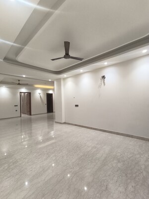 Room in 4 BHK Builder Floor at Srishti Greenfield Homes, Green Fields Colony – for Sale