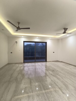 Room in 4 BHK Builder Floor at Srishti Greenfield Homes, Green Fields Colony – for Sale