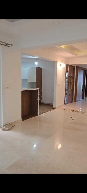 Room in 3.5 BHK Apartment at Godrej Platinum Hebbal, Hebbal – for Rent