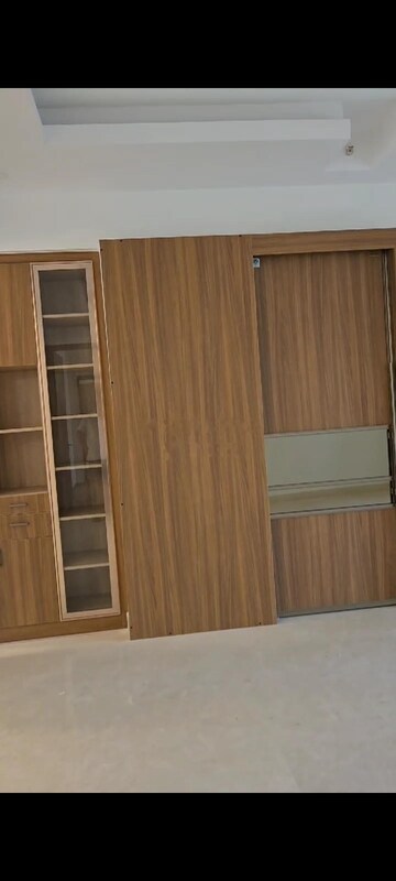 Room in 3.5 BHK Apartment at Godrej Platinum Hebbal, Hebbal – for Rent