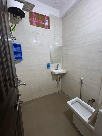 Bathroom in 1 BHK Builder Floor at RWA Residential Society, Sector 40 – for Rent