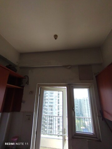 Furnished Amenities in 2.5 BHK Apartment at Homes 121, Sector 121 – for Rent