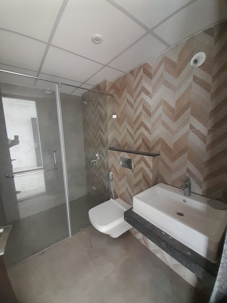 Bathroom, kolte-patil-24k-stargaze 4 Bedroom 1749 Sq.Ft. Apartment In Bavdhan Pune 8393716