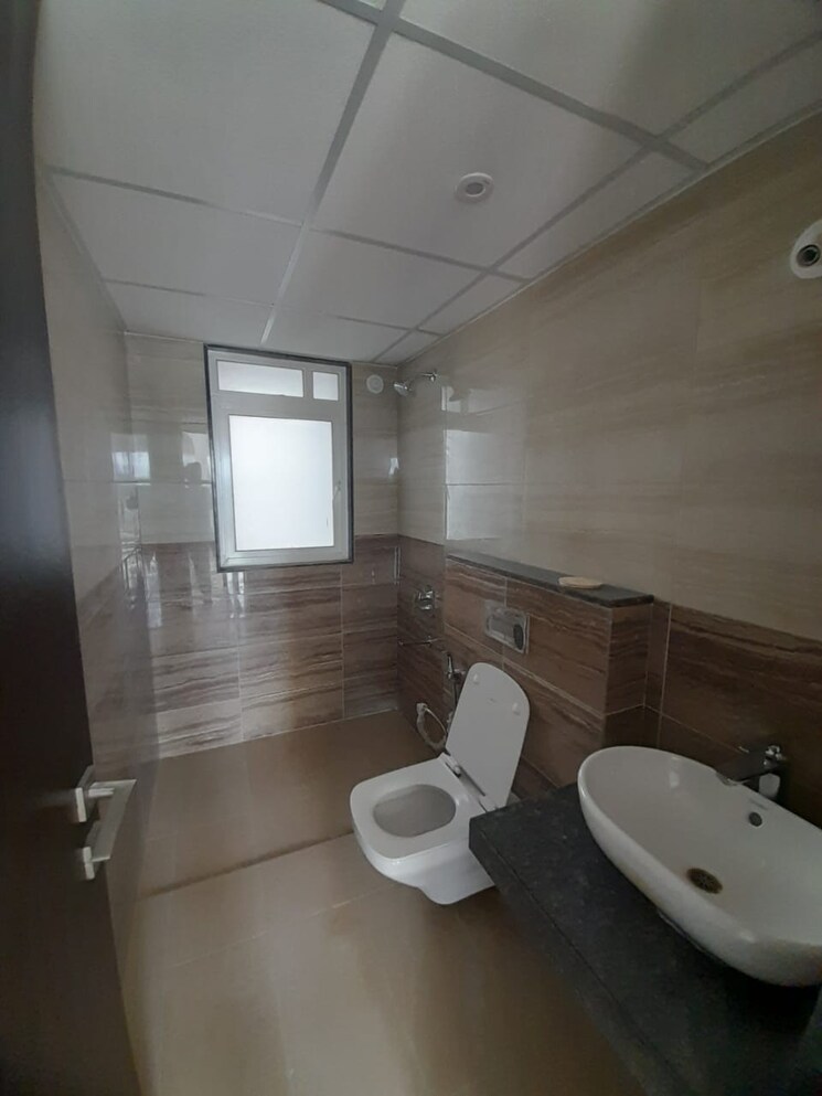 Bathroom, kolte-patil-24k-stargaze 4 Bedroom 1749 Sq.Ft. Apartment In Bavdhan Pune 8393716