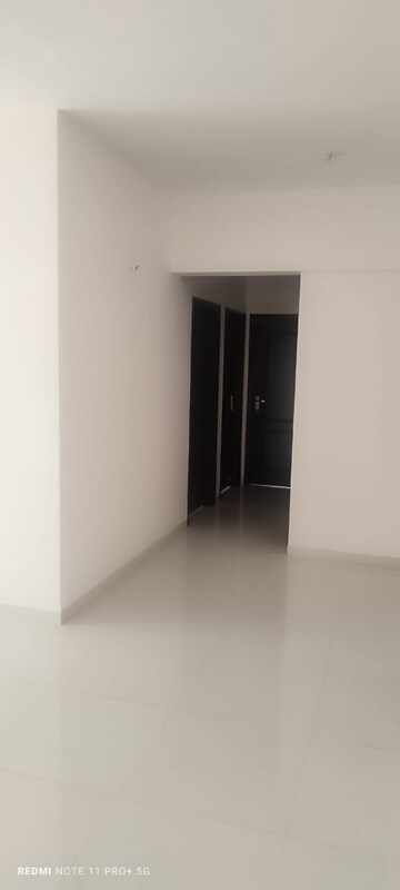 Room in 3 BHK Apartment at Nyati Elan, Wagholi – for Rent