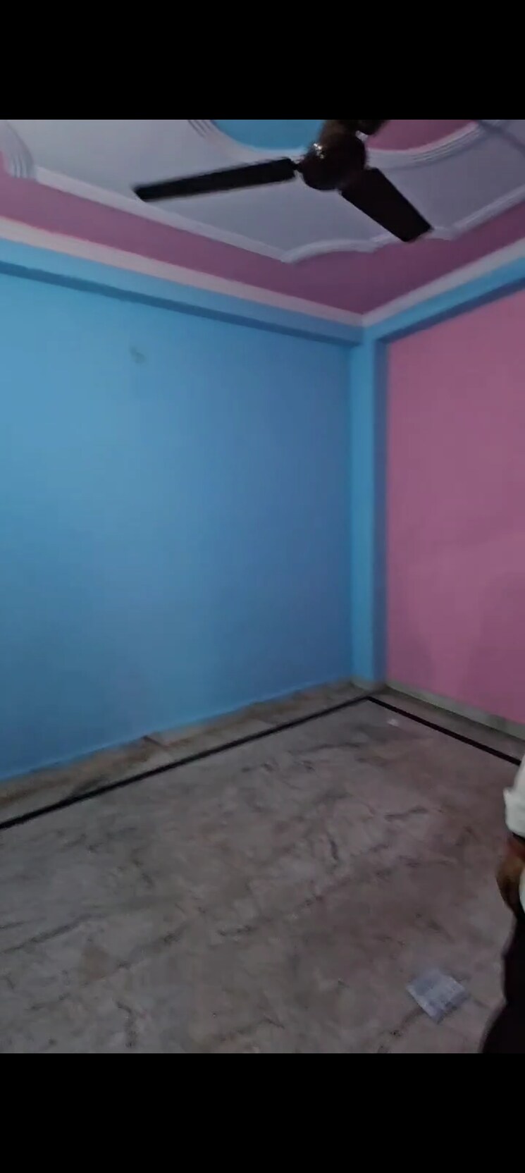 Room, new ashok nagar 2 Bedroom 50 Sq.Yd. Builder Floor In New Ashok Nagar Delhi 8393800