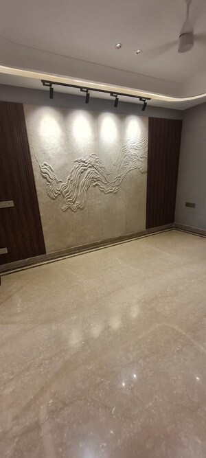 Room in 5 BHK Builder Floor at Green Wood City, Sector 45 – for Sale