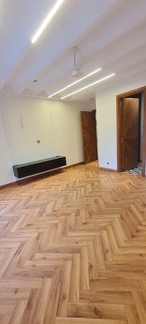 Bedroom in 5 BHK Builder Floor at Green Wood City, Sector 45 – for Sale