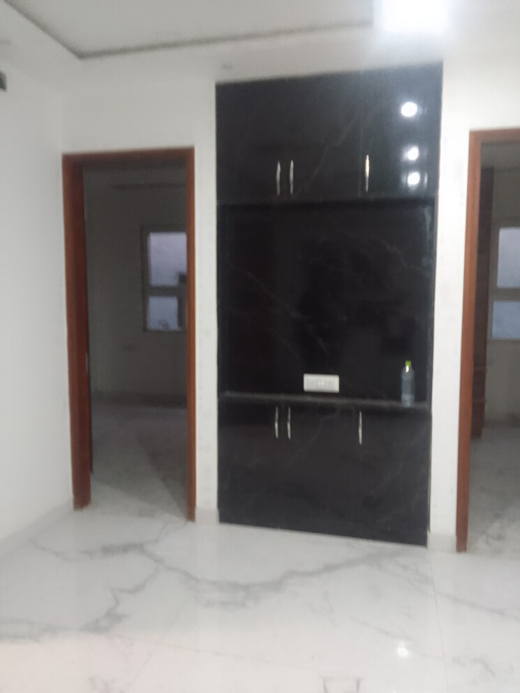 Room, rohini sector 24 2 Bedroom 60 Sq.Mt. Builder Floor In Rohini Sector 24 Delhi 8393840