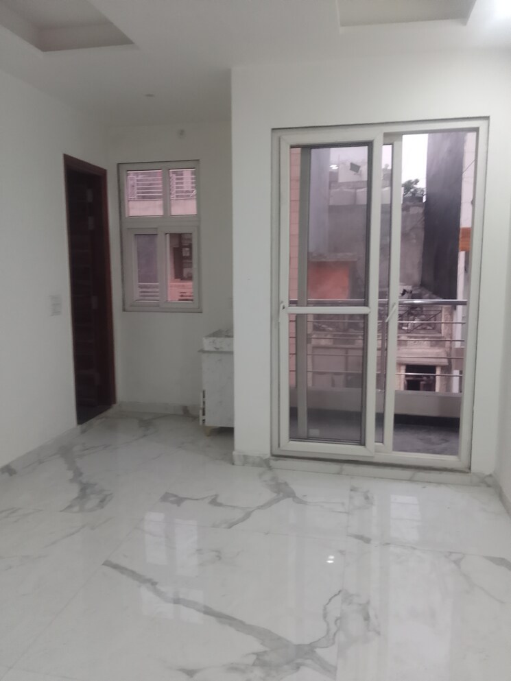 Room, rohini sector 24 2 Bedroom 60 Sq.Mt. Builder Floor In Rohini Sector 24 Delhi 8393840