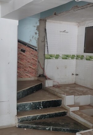 Bathroom in 4 BHK Apartment at Grace Dieu Bungalows, Powai – for Sale