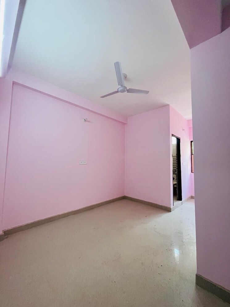 Room, freedom fighters enclave 1 Bedroom 500 Sq.Ft. Builder Floor In Freedom Fighters Enclave Delhi 8393849