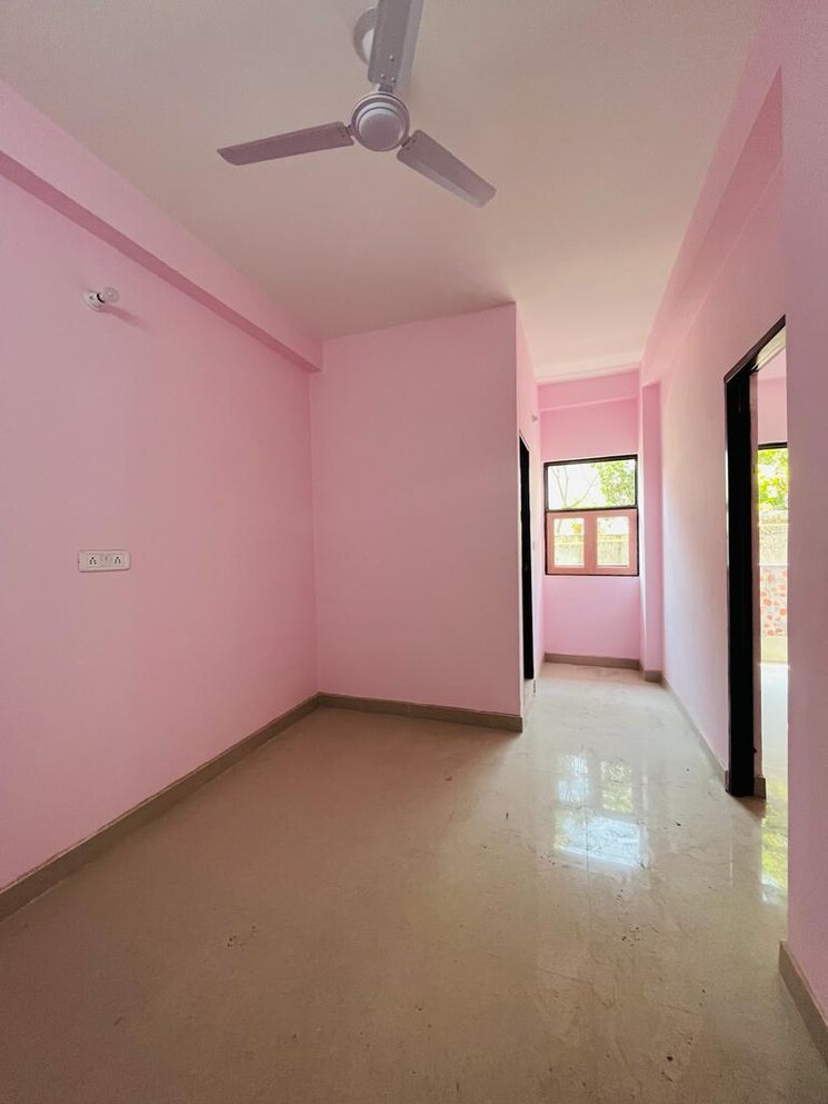 Room, freedom fighters enclave 1 Bedroom 500 Sq.Ft. Builder Floor In Freedom Fighters Enclave Delhi 8393849