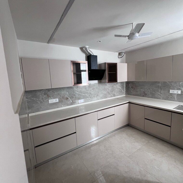 Kitchen, suncity-vatsal-valley 3 Bedroom 135 Sq.Yd. Builder Floor In Gwal Pahari Gurgaon 8393867