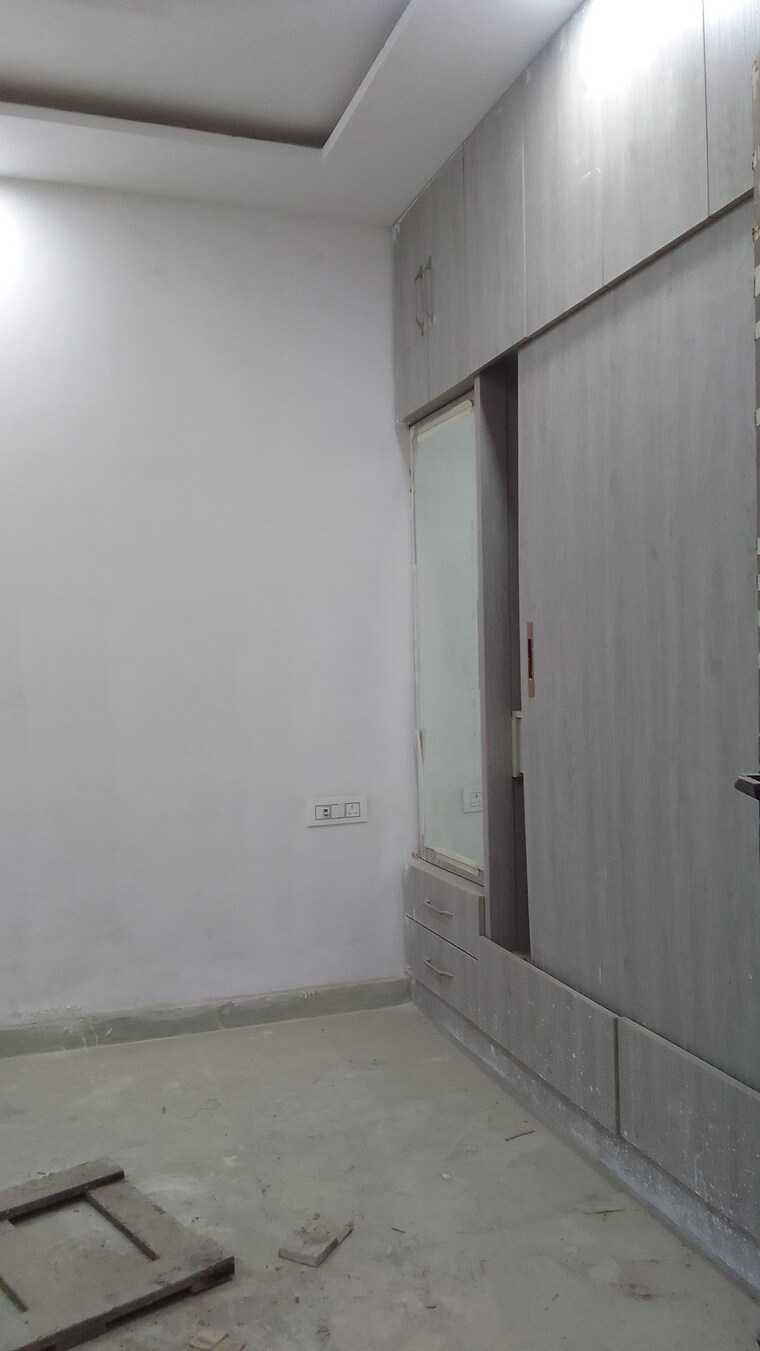 Room, rohini sector 24 1 Bedroom 32 Sq.Mt. Builder Floor In Rohini Sector 24 Delhi 8393896