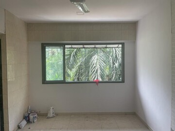 Room in 1 BHK Apartment at Mahudi Darshan, Kandivali East – for Rent