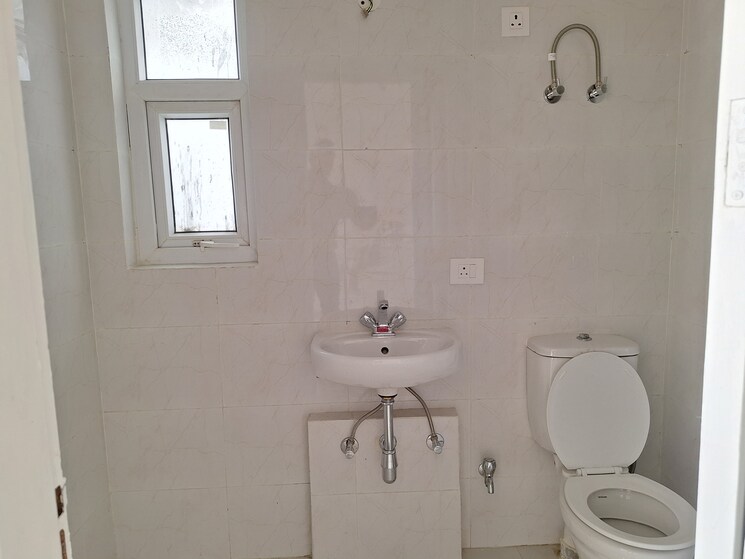 Bathroom, bptp-parkland-pride 4 Bedroom 258 Sq.Ft. Independent House In Sector 77 Faridabad 8393908