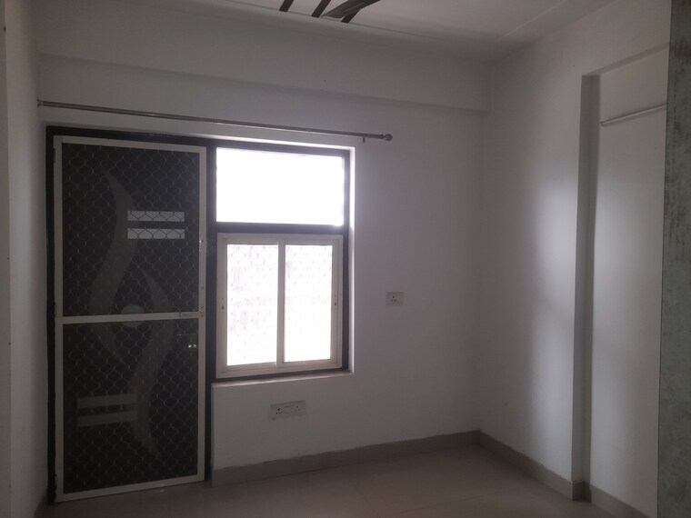 Room, sector 85 3 Bedroom 645 Sq.Ft. Apartment In Sector 85 Faridabad 8393917