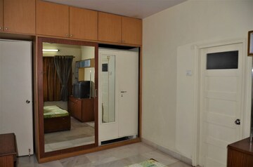 Room in 2 BHK Apartment at K Raheja Vihar, Powai – for Rent