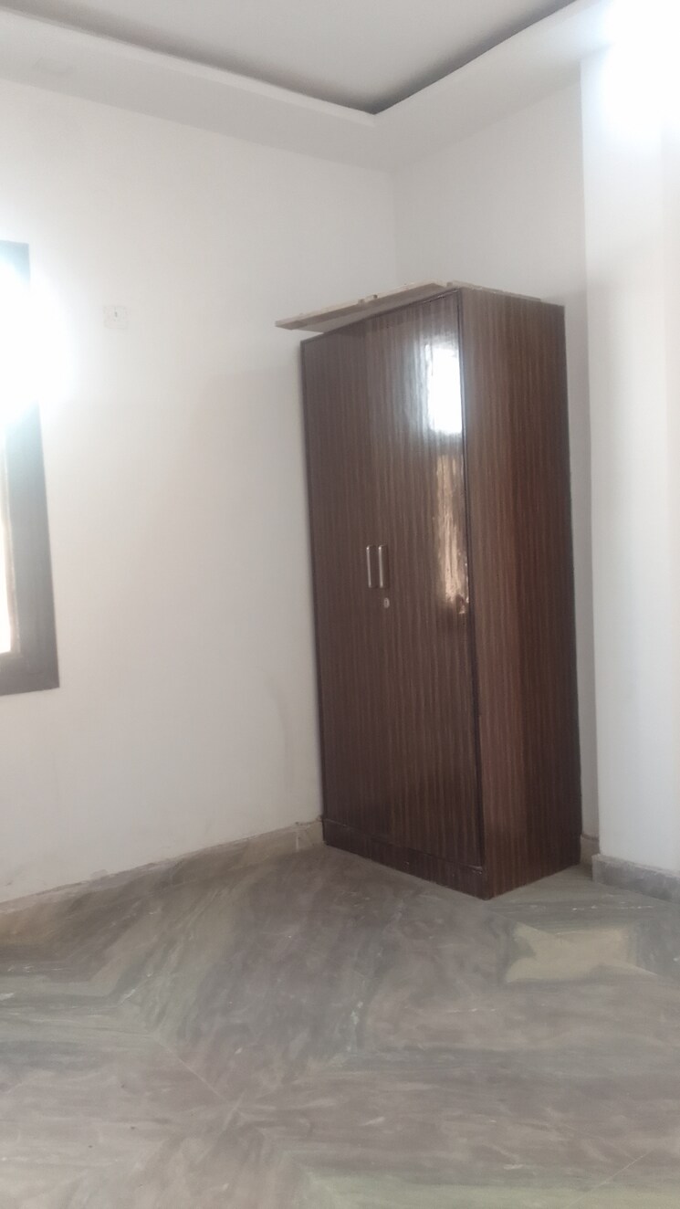 Room, rohini sector 24 1 Bedroom 32 Sq.Mt. Builder Floor In Rohini Sector 24 Delhi 8393951