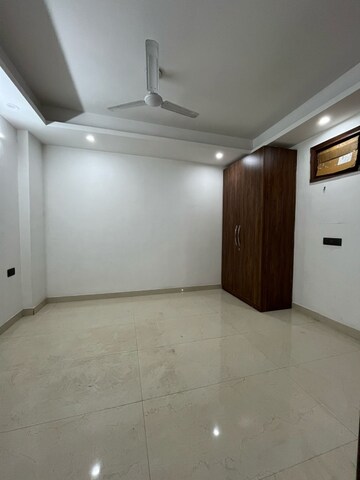 Room in 2 BHK Builder Floor at Saket – for Rent