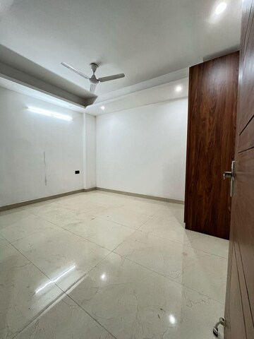 Room in 2 BHK Builder Floor at Saket – for Rent
