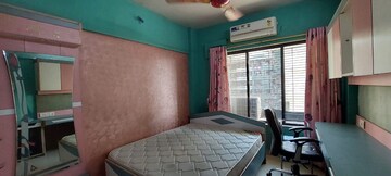 Bedroom in 2 BHK Apartment at Kalpataru Towers, Kandivali East – for Rent