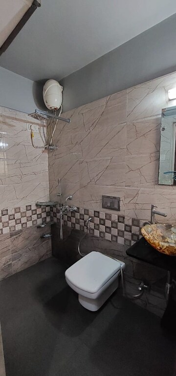 Bathroom in 2 BHK Apartment at Kalpataru Towers, Kandivali East – for Rent