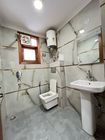 2 BHK Builder Floor For Rent in Saket
