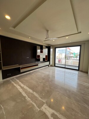 Room in 4 BHK Builder Floor at Sector 26 – for Sale