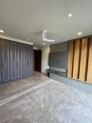 Room in 4 BHK Builder Floor at Sector 26 – for Sale