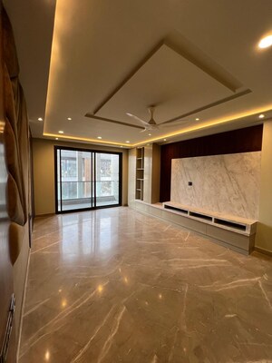 Room in 4 BHK Builder Floor at Sector 26 – for Sale