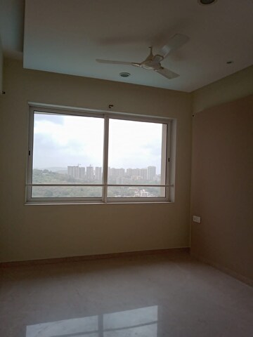Room in 2 BHK Apartment at Lodha Fiorenza, Goregaon East – for Rent