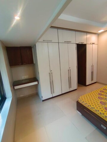 Bedroom in 2 BHK Apartment at Greenwoods CHS, Andheri East – for Rent