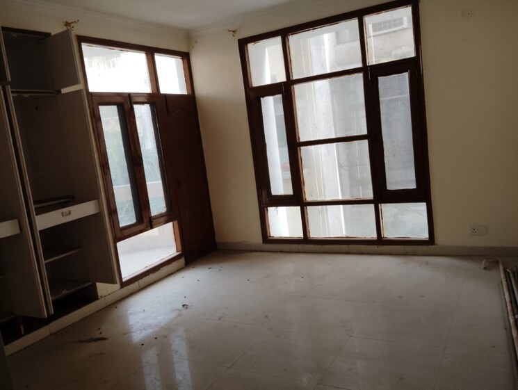 Room, vip road 3 Bedroom 1800 Sq.Ft. Apartment In Vip Road Zirakpur 8394055