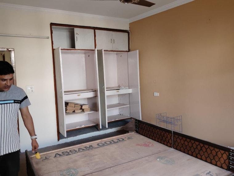 Room, vip road 3 Bedroom 1800 Sq.Ft. Apartment In Vip Road Zirakpur 8394055